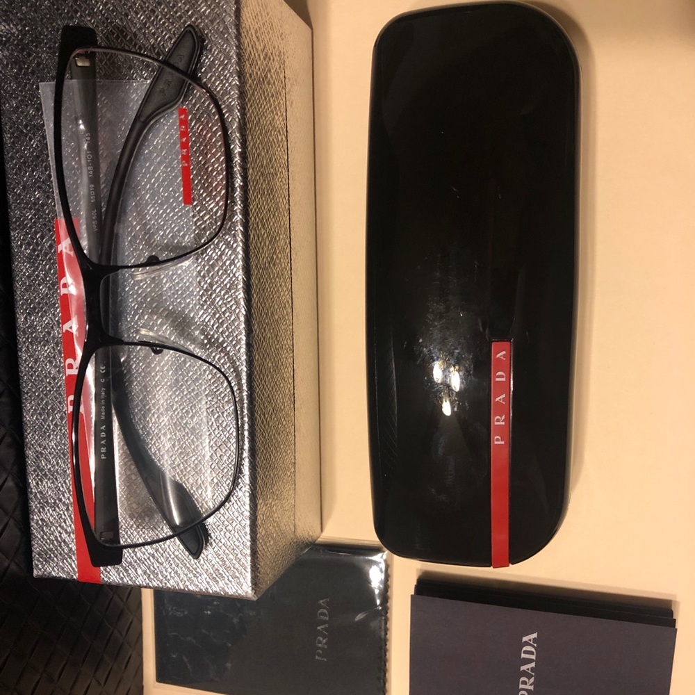 Prada Eyewear - Picture 2 of 8